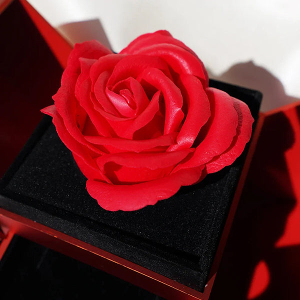 La rose en savon dans son écrin